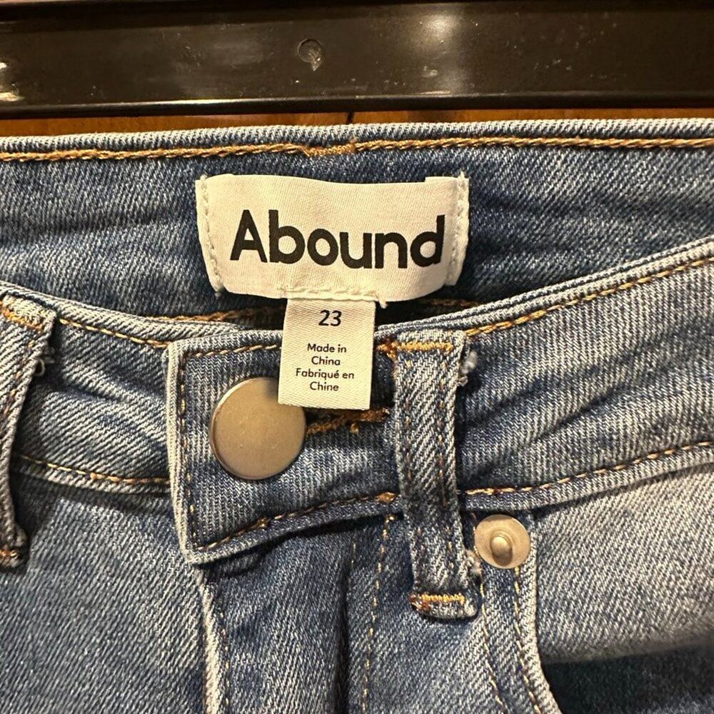 Abound Women's high rise light wash denim jeans, Size 23 - Picture 5 of 12